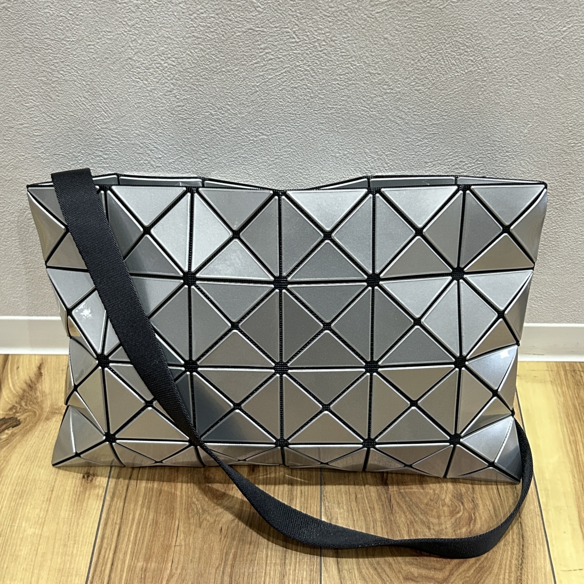 ISSEY MIYAKE BOSTON バオバオ バンドバッグ シルバー 2881000000047445-1w.jpg