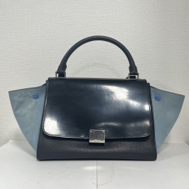 セリーヌのブルー×ブラック トラペーズ スモール ハンドバッグの買取実績です。