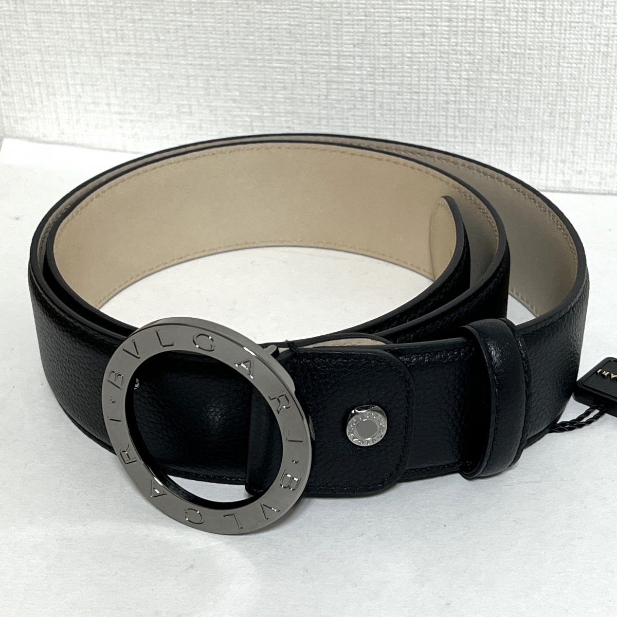 心斎橋でブルガリを買取。ブラックのサークルバックルのレザーベルト