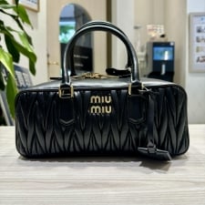 ミュウミュウ ブラック アルカディ マテラッセ レザーバッグ 買取実績です。