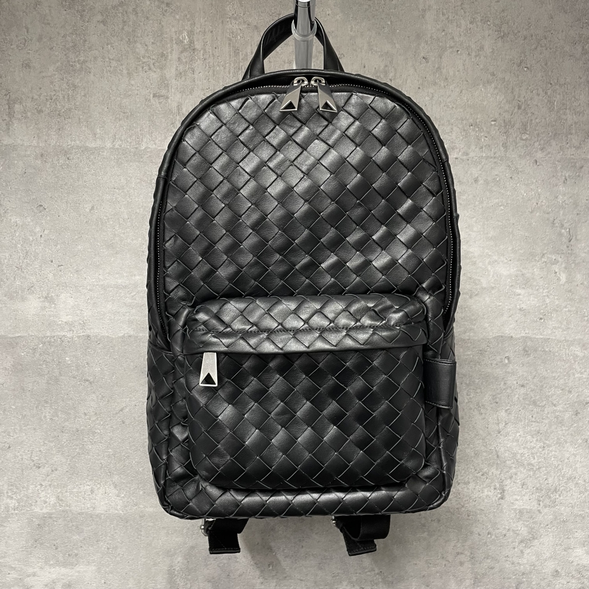 ボッテガヴェネタを銀座で買取。イントレチャートのリュックサック