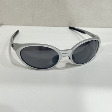 オークリー シルバー アイジャケット サングラス OO9438-0558 買取実績です。