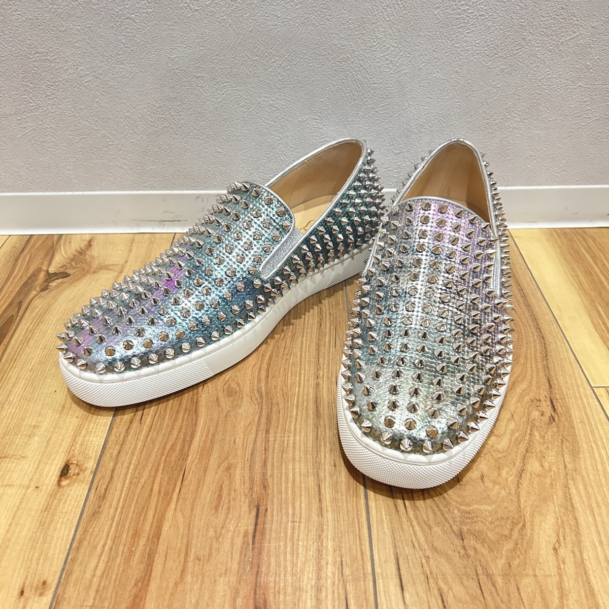 浜松入野でクリスチャンルブタンを買取。ローラーボートのスニーカー