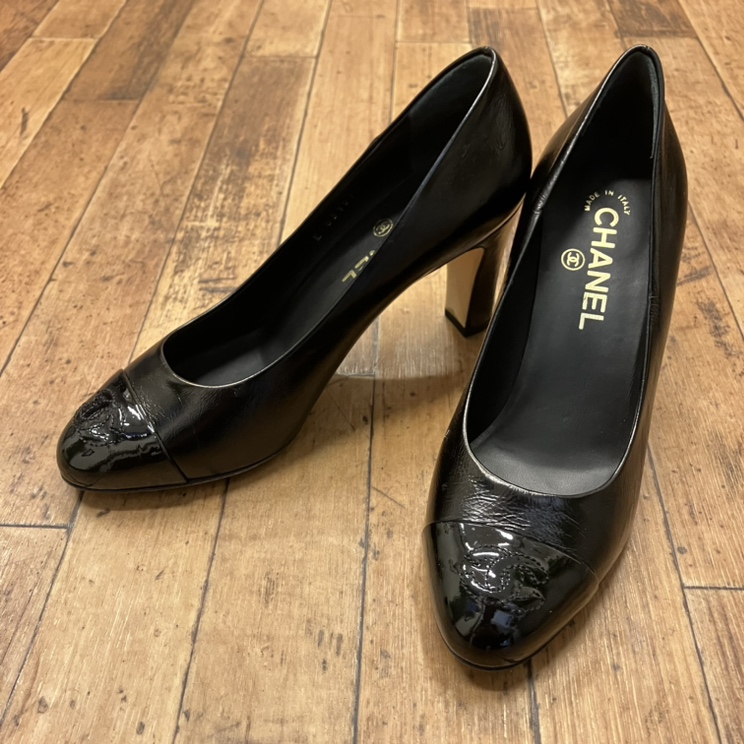 銀座でシャネル買取。シャネルのレザーとパテント素材を使って