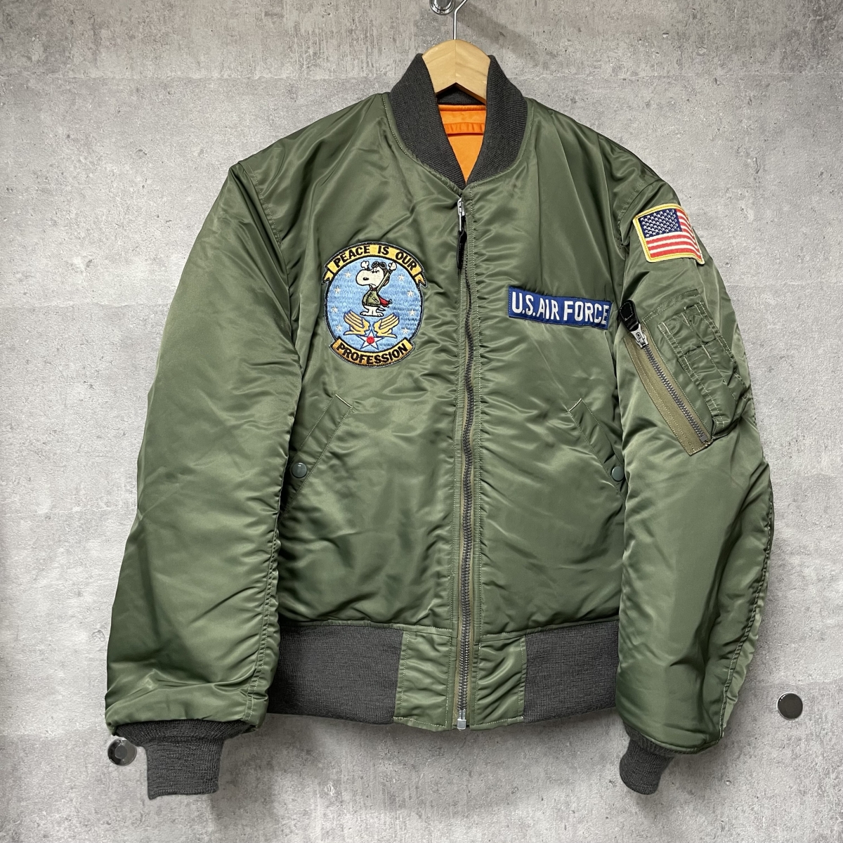 美品　バズリクソンズ　スヌーピー MA-1 フライトジャケット 美品 バズリクソンズ スヌーピー MA-1 フライトジャケット BUZZ