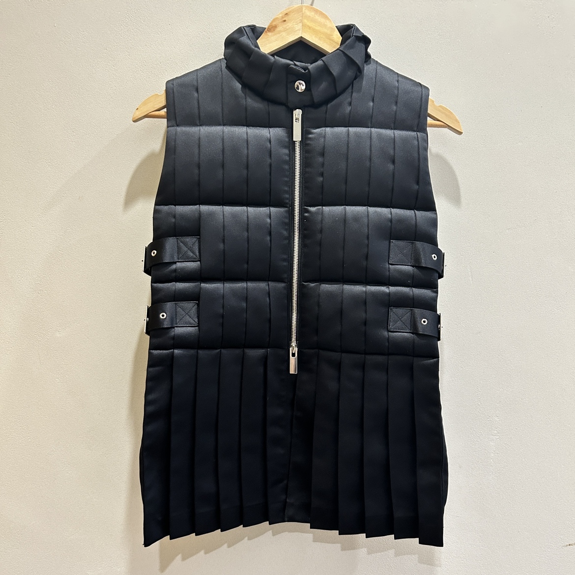 最終価格noir kei ninomiya グレンチェックウールジレベスト 自由が丘でノワールケイニノミヤを買取。21年秋冬シーズンの