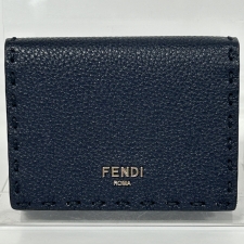 フェンディを心斎橋で買取。バイカラーの三つ折り財布、7M0280を買い取りました。状態は新品同様のお品物です。