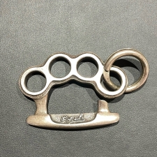 リンチシルバースミスを神戸三宮で買取。ナックルフックチャーム・925を買取しました。状態は通常使用感のお品物です。