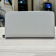 銀座本店でダイヤモンド買取。3.26ctのk18のソリテールリングを買取りました。状態は未使用品です