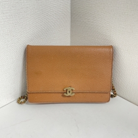 シャネルの5番台 ブラウン キャビアスキン チェーンウォレットの買取実績です。