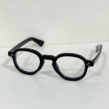 レスカルネティエを心斎橋で買取。ブラックの眼鏡、CLAYを買取ました。状態は未使用に近い試着程度の品です。