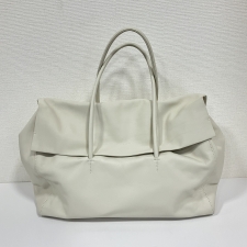 ハァウ 24SS オフホワイト レザー フラップボストンバッグ 買取実績です。