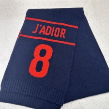 ディオールを自由が丘で買取。J'ADIOR 8のロゴマフラー、85NON308I001を買取ました。状態は通常使用感のお品物です。