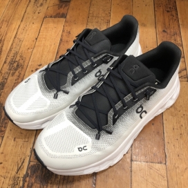 オンのCLOUD TILT M MEN スニーカー 3ME10101430の買取実績です。