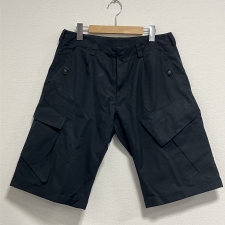 心斎橋でアクロニウム買取。ブラックのコットン素材のカーゴショートパンツ、SP12TS-Sを買取ました。状態は若干の使用感がある中古品です。