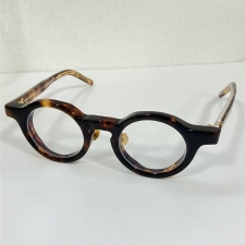フィルトンを心斎橋で買取。ブラウンのデミ柄の眼鏡、AIGUILLE 03買取ました。状態は未使用に近い試着程度の品です。