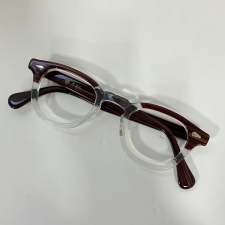 大阪心斎橋でタートオプティカル買取。タートオプティカルの推定1950年代のArnel  redwoodという眼鏡を買取しました。状態は未使用に近い試着程度の品です。