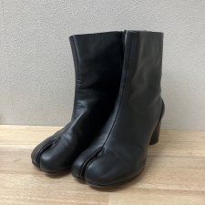 神戸三宮でメゾンマルジェラを買取。ブラックの足袋ブーツ、S58WU0246を買取しました。状態は若干の使用感がある中古品です。