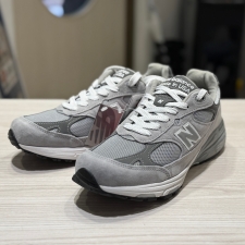 渋谷店でニューバランス買取。MR993GLのスニーカーを買取りました。状態は未使用品です。
