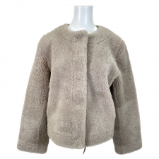 フォクシー 24年ホリデーコレクション 45037 Coat St.Moritz ノーカラーリバーシブルムートンコート 買取実績です。