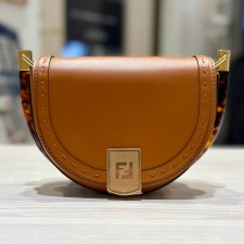 フェンディ ブラウン 8BT346 ムーンライト ショルダーバッグ 買取実績です。