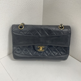 シャネルの1番台 ブラック ラムスキン マトラッセ 24の買取実績です。