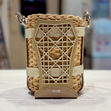 渋谷店でディオール買取。2023年秋冬物、ディオールサハラのバスケットバッグを買取りました。状態は若干の使用感がある中古品です。
