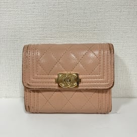 シャネルの29番台 ピンク キャビアスキン ボーイシャネル 三つ折り コンパクトウォレットの買取実績です。