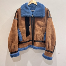 マメクロゴウチ ブラウン×ブルー MM17AW-JK005 ラム ムートンコート 買取実績です。