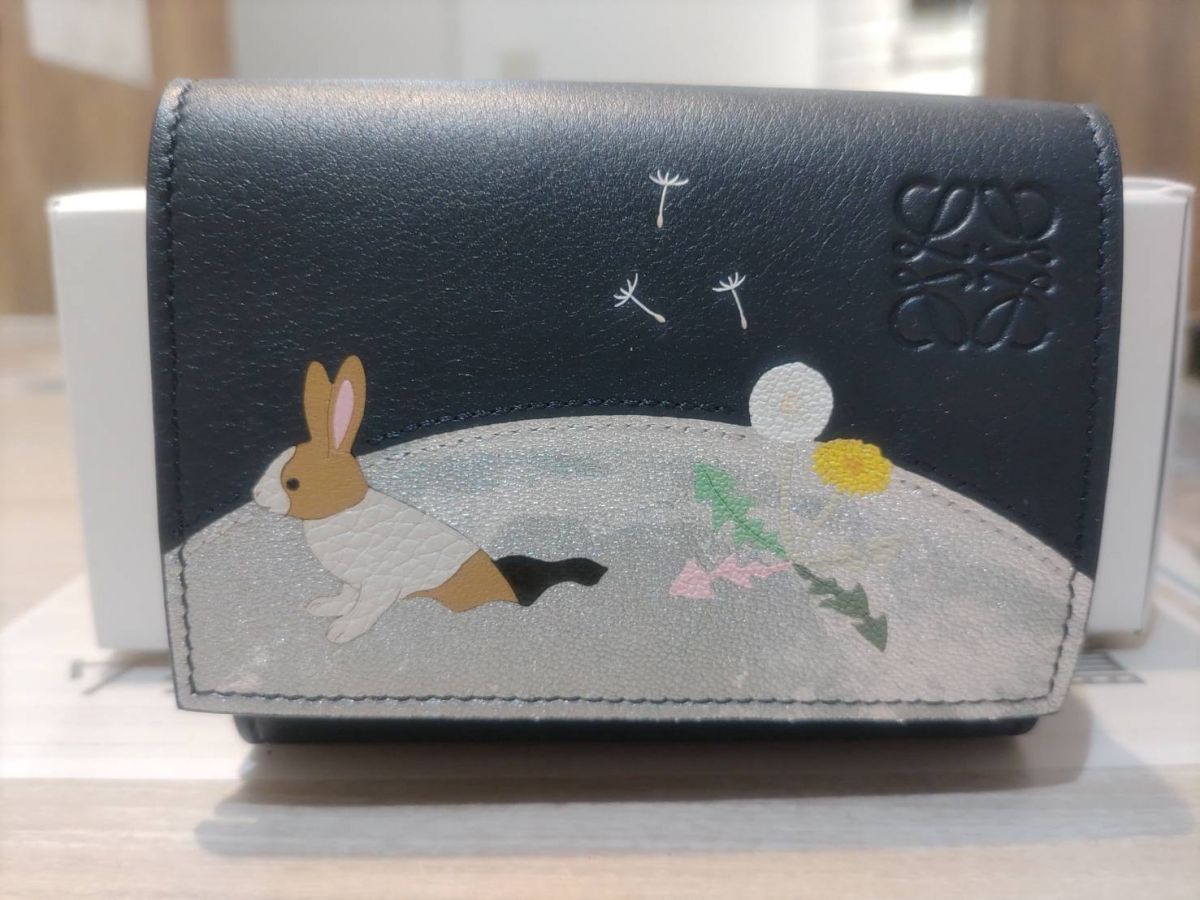 ロエベLOEWEスナフジタうさぎトライフォールドウォレット三つ折り財布限定 