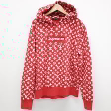 ルイヴィトンを銀座で買取。正規 レッド ×シュプリーム ボックスロゴパーカーを買取ました。状態は綺麗な状態の中古美品です。