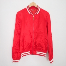 広尾でルイヴィトン買取。17AW 赤 HDB52WAIS エンブロイダリー スーベニアジャケットを買取ました。状態は未使用に近い試着程度の品です。