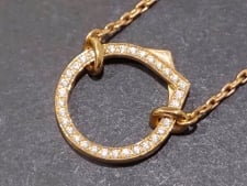 新宿でレポシのジュエリーを買取。アンティフェールシリーズのパヴェダイヤ2連ペンダントを買取しました。状態は若干の使用感がある中古品です。