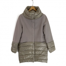 ヘルノのパープル 41596 切替 ダウンコートの買取実績です。