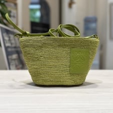 ロエベ グリーン A689W10X06 ラフィア×カーフ スリットポシェット 買取実績です。
