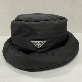 プラダの22年製 ブラック RE-NYLON バケットハット 2HC248の買取実績です。