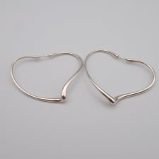 入野でティファニーを買取。925 ラージ オープンハート ピアスを買取りました。状態は若干の使用感がある中古品です。