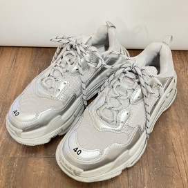 バレンシアガのホワイト×シルバー トリプルS ダッドスニーカー 524039の買取実績です。
