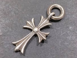 クロムハーツの シルバー925 タイニーCHクロス ペンダントトップの買取実績です。