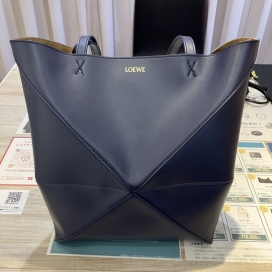 ロエベのA657G50X01 パズルフォルド トート ミディアムの買取実績です。
