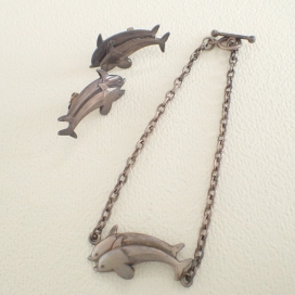 ジョージジェンセンのイルカ シルバー ピアス&ブレスレット 計2点の買取実績です。