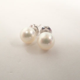 タサキのK18wg 2.42→0.82G 8mmパール スタッドピアスの買取実績です。