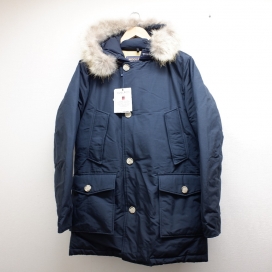 ウールリッチの並行 黒 ARCTIC PARKA DF ダウンジャケットの買取実績です。