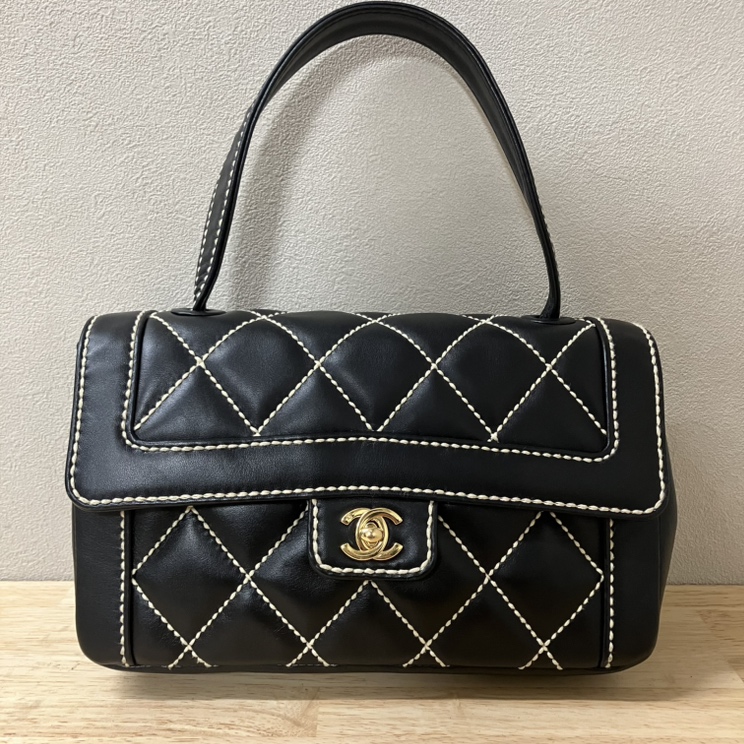 シャネルを神戸三宮で買取。ブラックのラムスキン、ワイルドステッチの