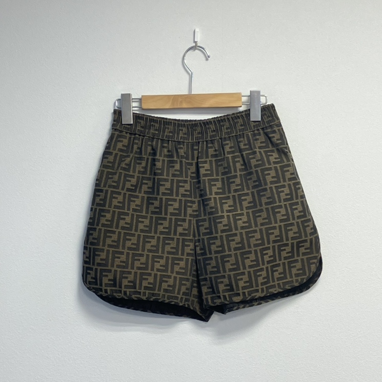 フェンディ ズッカ柄 ショートパンツ 26インチ 神戸三宮でフェンディを買取。ズッカ柄のショートパンツ、FR6259