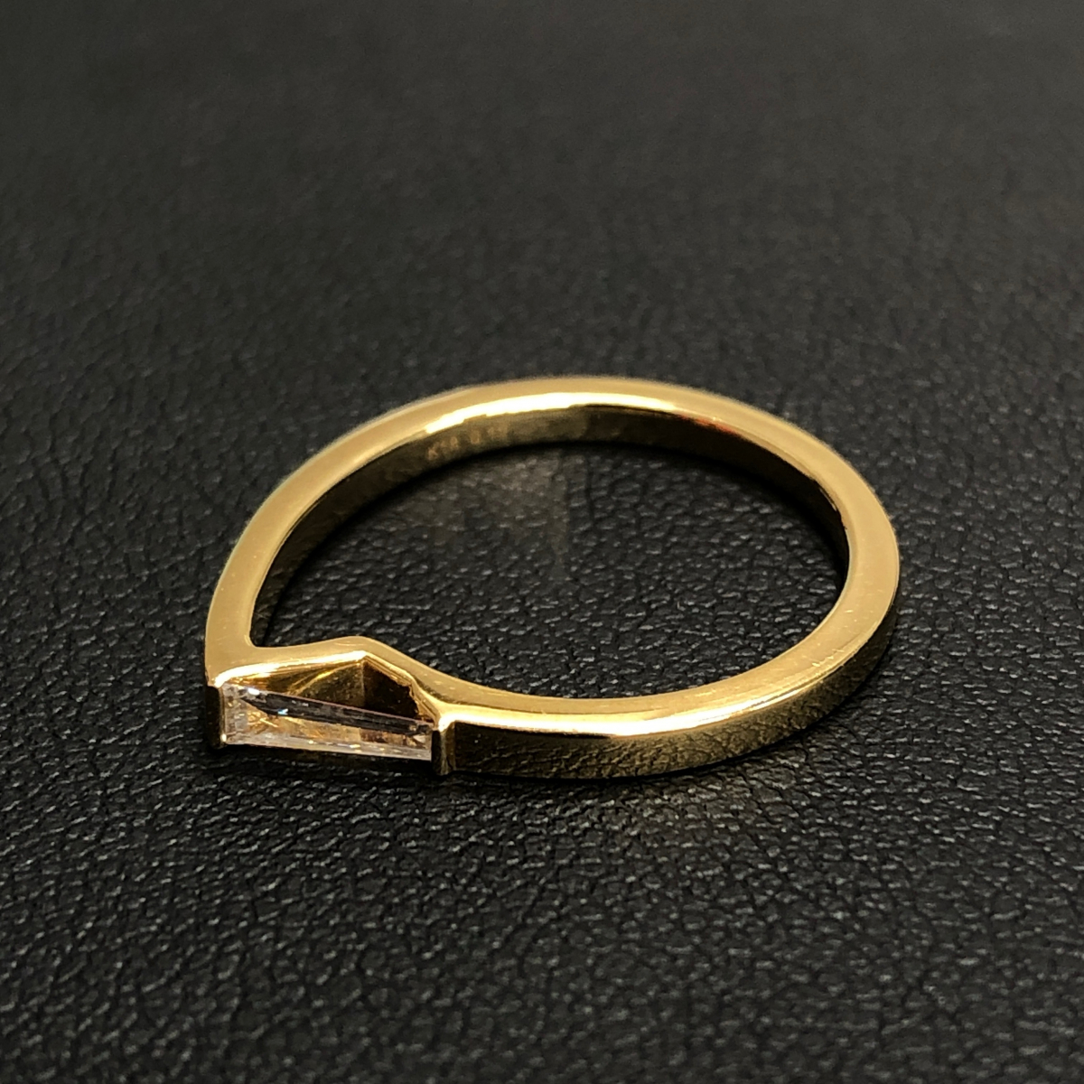 BELLESIORA ゴールド バゲットカットリング　0.3 BELLESIORA ゴールド バゲットカットリング 0.3