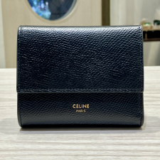 セリーヌ ブラック スモールトリフォールド グレインレザーカーフ 財布 買取実績です。