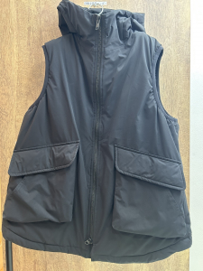 ヨウジヤマモトサイト UB-V03-902 撥水ストレッチタフタ中綿入りビッグフードベスト 買取実績です。