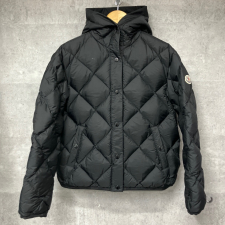 モンクレール ARVOUIN キルティング フーディダウンジャケット 買取実績です。