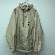 バレンシアガ ベージュ バックロゴ ウィンドブレーカー 556168 買取実績です。